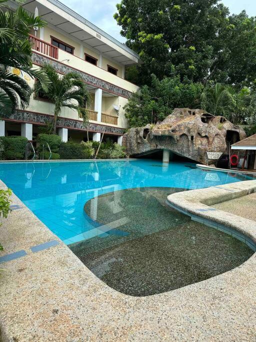Alona Park Residence - 3 Bedroom Apartment- Alex And Jesa Unit Панглао Екстериор снимка