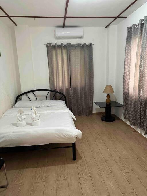 Alona Park Residence - 3 Bedroom Apartment- Alex And Jesa Unit Панглао Екстериор снимка