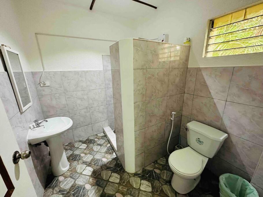 Alona Park Residence - 3 Bedroom Apartment- Alex And Jesa Unit Панглао Екстериор снимка